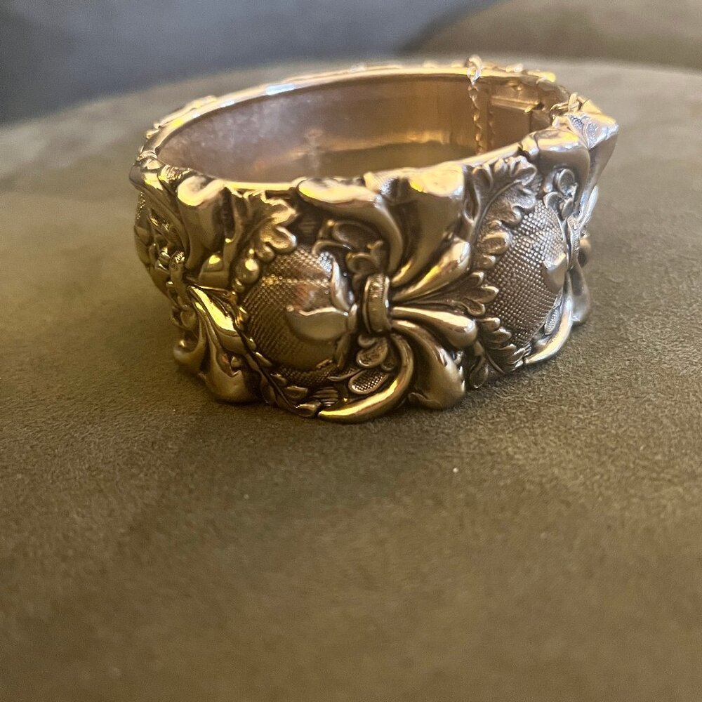 Vintage Goldtone Whiting & Davis Bangle Bracelet - Picture 5 of 13